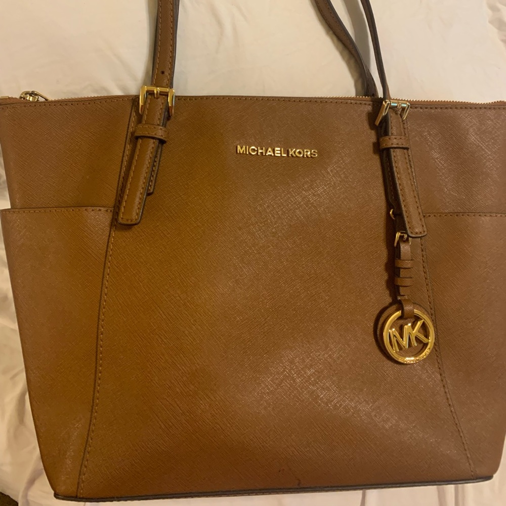 Charlotte Large Saffiano Leather Top-Zip Tote Bag